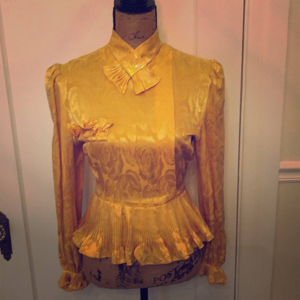 🎉HP🎉Nina Ricci vintage gold blouse